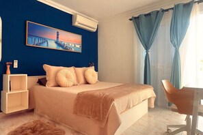 Desk, iron/ironing board, WiFi, bed sheets