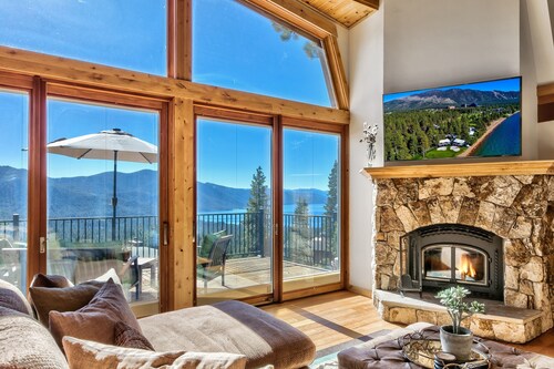 Lakeview 3-bedroom house in Incline Village, A/C, child/pet friendly.