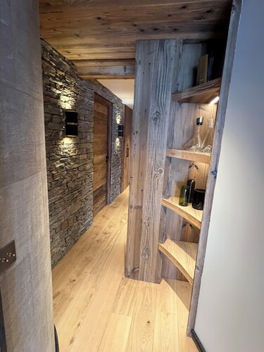 Luxury apartment, swimming pool, ski/ESF/shopping nearby, slope/mountain views