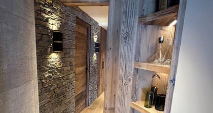 Luxury apartment, swimming pool, ski/ESF/shopping nearby, slope/mountain views