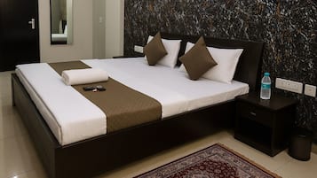 Habitación Deluxe doble, vistas al jardín | Escritorio y wifi gratis