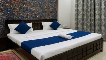 Habitación Deluxe doble, vistas al jardín | Escritorio y wifi gratis