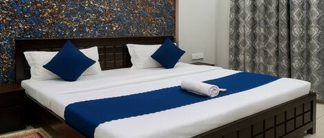 Kahden hengen deluxe-huone, näköala puutarhaan | Työpöytä, ilmainen Wi-Fi