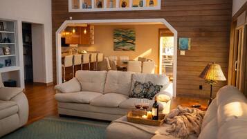 Téléviseur connecté, foyer, jeux vidéo, lecteur de DVD