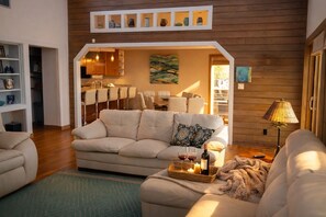 Smart TV, fireplace, video games, DVD player - The Oyster! New Listing! Luxury Gulf Front Home! Pool, Elevator, Game Room (Navarre)