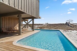 A heated pool - The Oyster! New Listing! Luxury Gulf Front Home! Pool, Elevator, Game Room (Navarre)