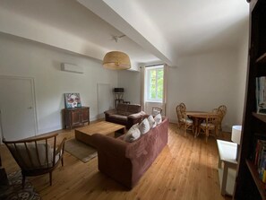 House | Living room - The Oasis Gardens, Beautiful House (Barry-d'Islemade)