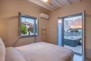 3 habitaciones, escritorio y tabla de planchar con plancha 