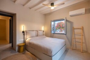 3 Schlafzimmer, Schreibtisch, Bügeleisen/Bügelbrett, Reisekinderbett
