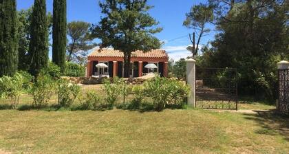 Villa avec piscine privative au pied de la Sainte-Baume – Le Putt-Tee Bastidon