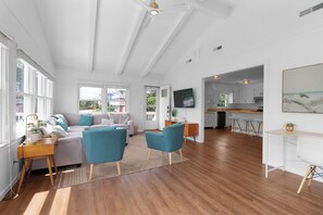 Living area - Peaceful Stays and Peaceful Days with ocean views/4 bedrooms and hot tub (Emerald Isle)