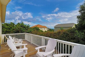 Terrace/patio - Peaceful Stays and Peaceful Days with ocean views/4 bedrooms and hot tub (Emerald Isle)