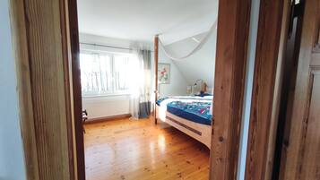 3 chambres, bureau, Wi-Fi gratuit, draps fournis