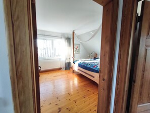 3 chambres, bureau, Wi-Fi gratuit, draps fournis