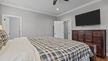 4 bedrooms, iron/ironing board, free WiFi, bed sheets