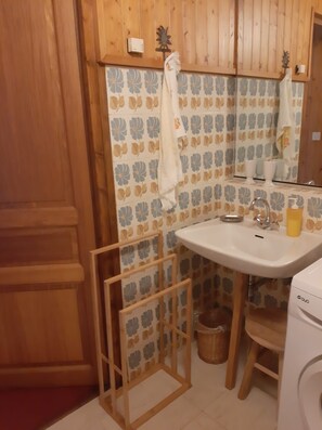 Hair dryer, soap, toilet paper - 47m2 apartment in Les Contamines-Montjoie for 2 to 4 people (Les Contamines-Montjoie)