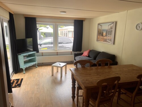 Kijkduin Beach Lodge With Indoor Pool