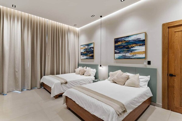 5 habitaciones, tabla de planchar con plancha, wifi y ropa de cama 