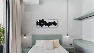 5 bedrooms, iron/ironing board, WiFi, bed sheets