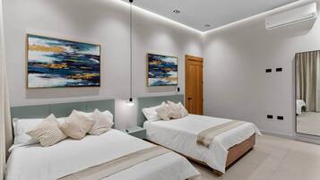 5 bedrooms, iron/ironing board, WiFi, bed sheets