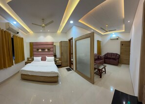 Luxury Suite, Balcony, Park View | In-room safe, free WiFi - Hotel Silver Bricks (Amritsar)