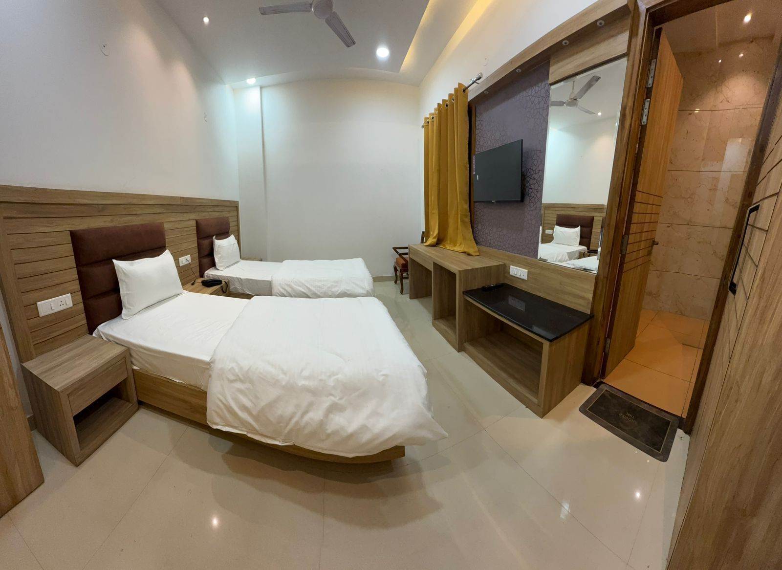 Comfort Twin Room, Multiple Beds, Non Smoking, Private Bathroom | In-room safe, free WiFi