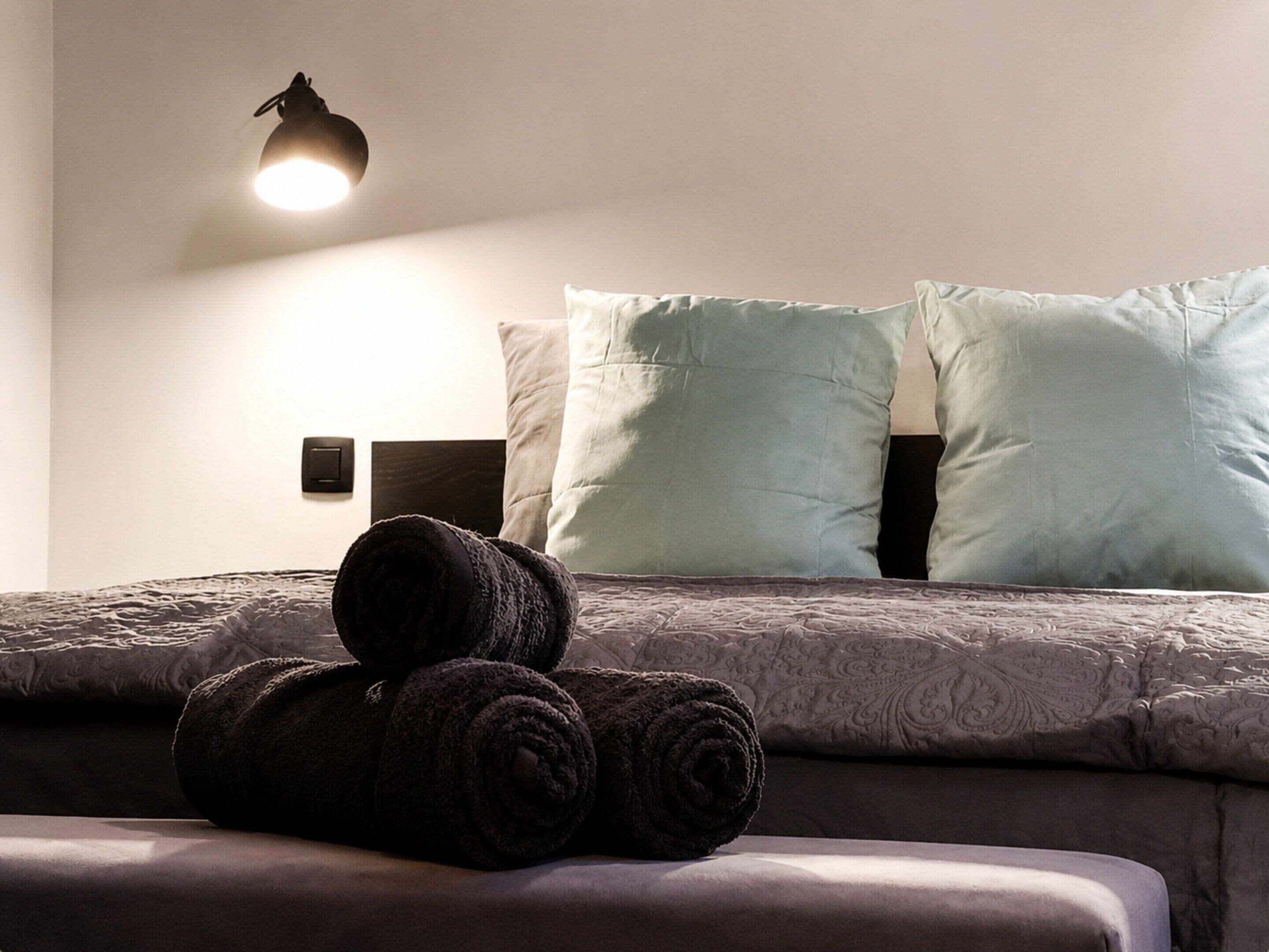 1 bedroom, bed sheets