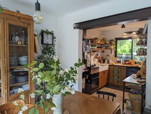 Dining - House with pretty garden not overlooked (Sète)