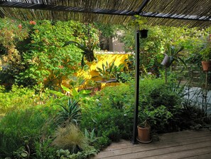 Property grounds - House with pretty garden not overlooked (Sète)