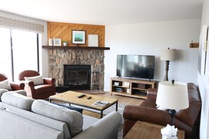 TV, fireplace - Hike in Hike Out at Black Bear View (Silverthorne)
