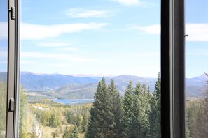 Interior - Hike in Hike Out at Black Bear View (Silverthorne)