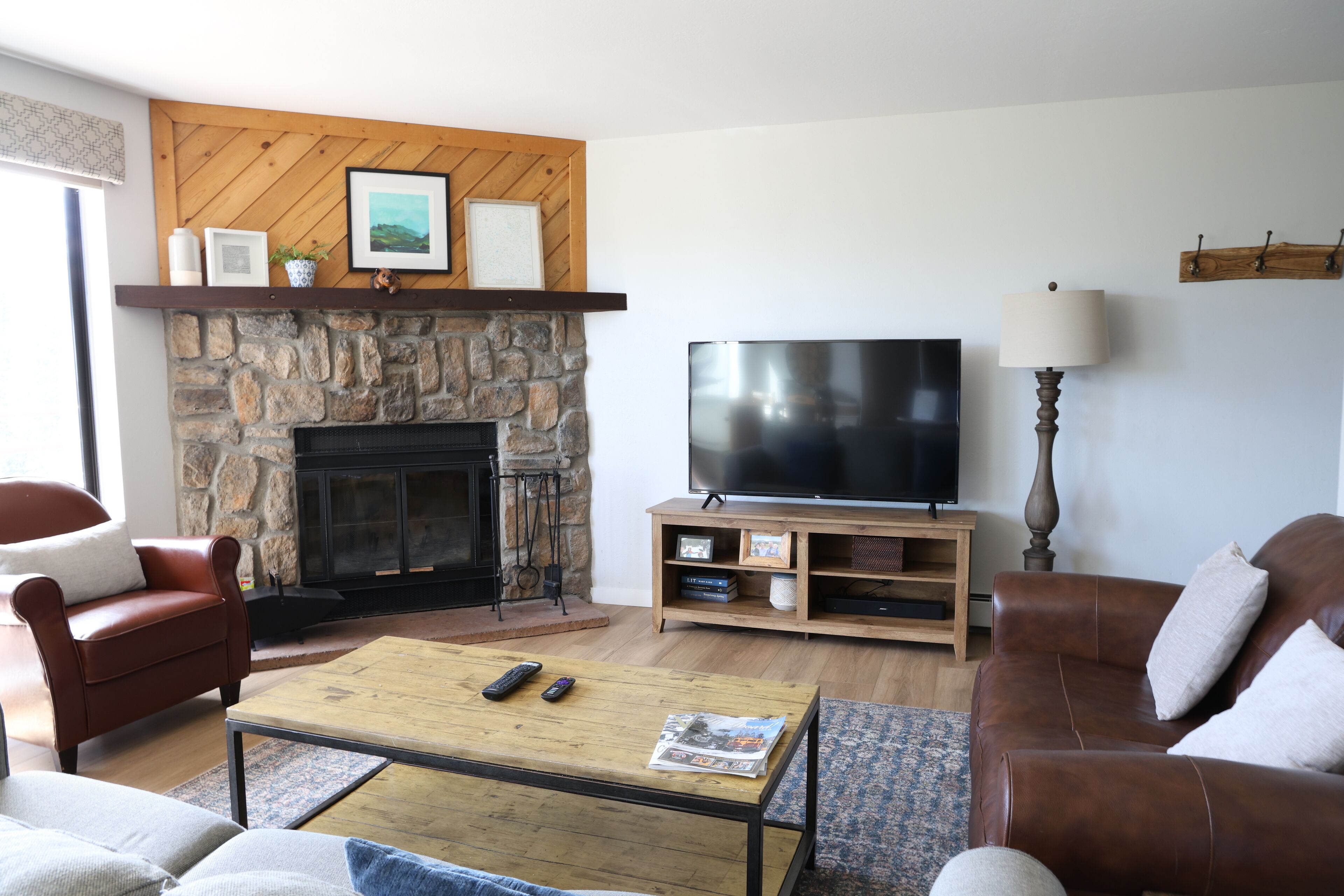 TV, fireplace