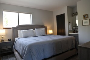 2 bedrooms, iron/ironing board, WiFi, bed sheets - Hike in Hike Out at Black Bear View (Silverthorne)