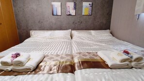 1 habitación, tabla de planchar con plancha, wifi y ropa de cama 