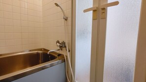 Hair dryer, towels, soap, toilet paper - Sorabori 401 \tKarahori HOUSE 401 \tSorabori Onshin Kabo 401 (大阪市中央区谷町6丁目)