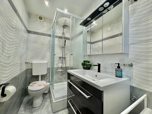 Shower, hair dryer, towels - Cozy Apartment Silke with Sea view (Krk)