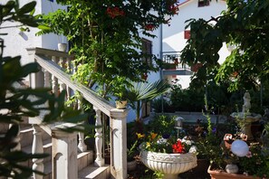 Property grounds - Cozy Apartment Silke with Sea view (Krk)