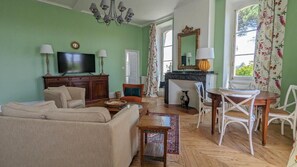 Luxury Suite, Garden View | Living area - Clos des Oliviers (Mirepoix)