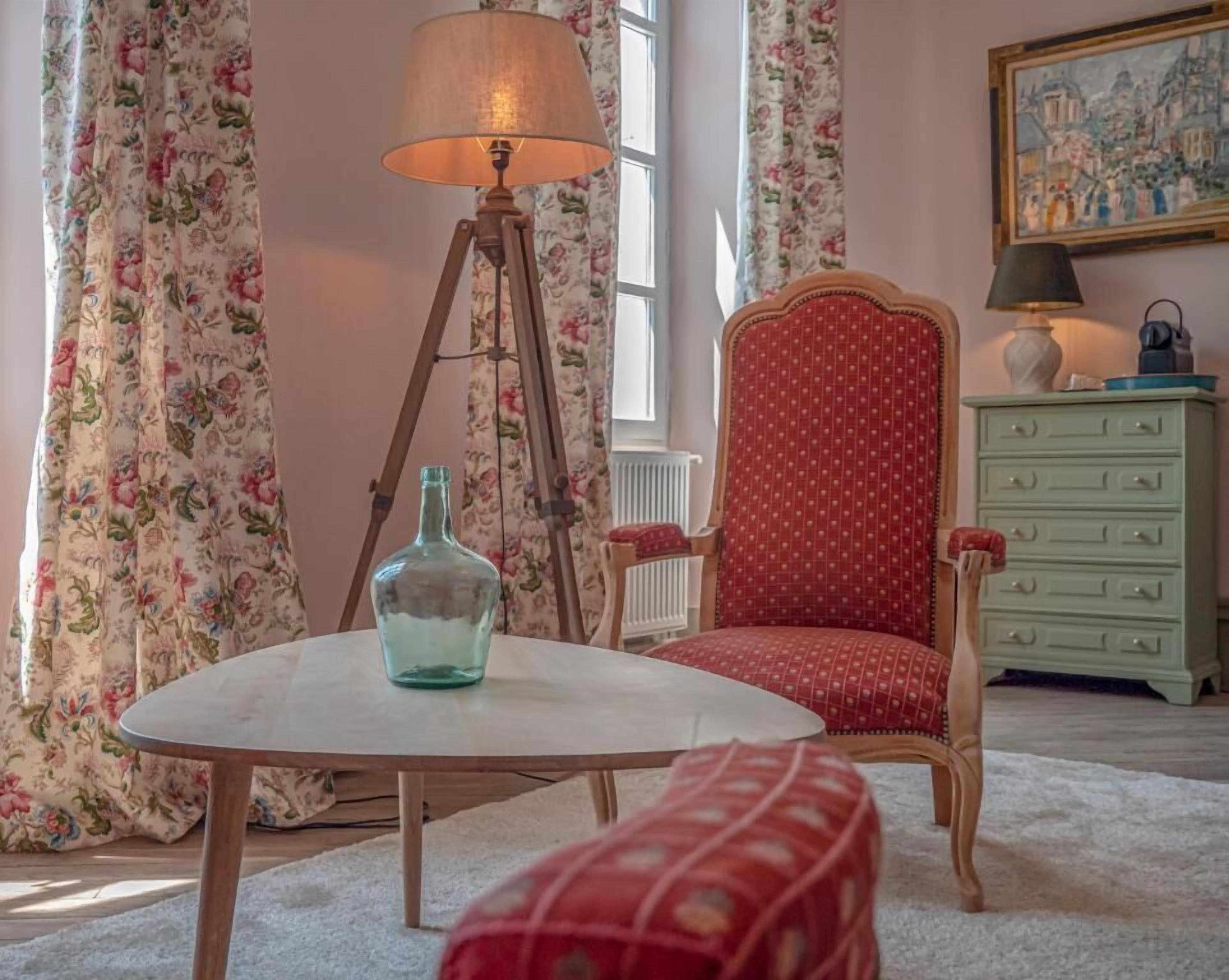 Deluxe Double Room, Courtyard View | Interior