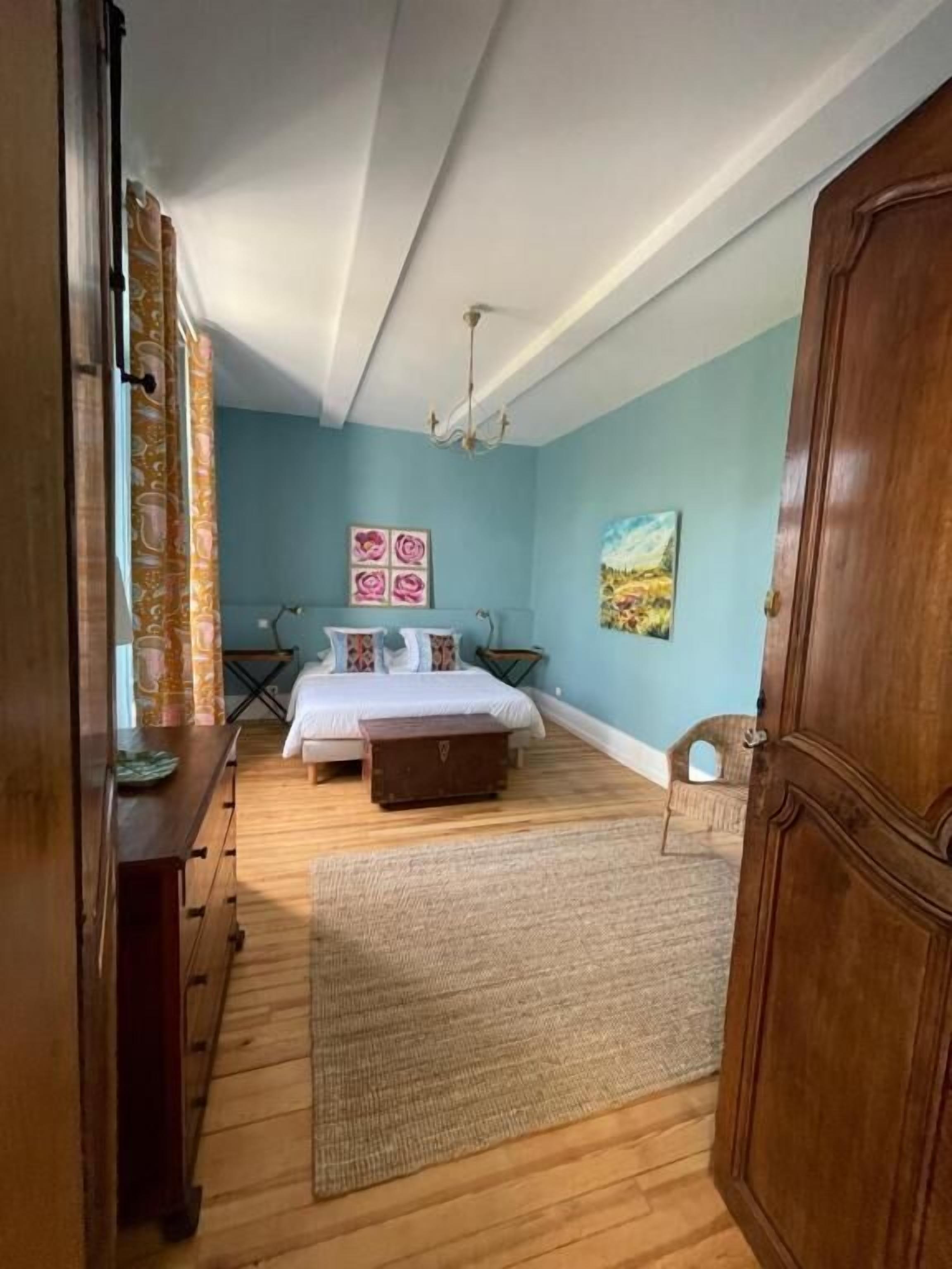 Luxury Suite, Garden View | In-room safe, soundproofing, iron/ironing board, free WiFi