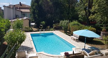 Family estate between vineyards and forest