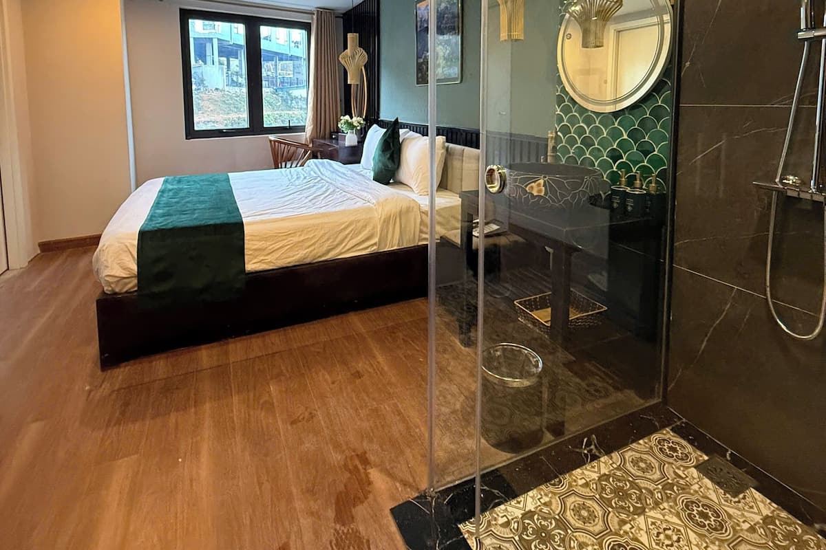 Chambre de base double, balcon, vue sur la ville | AccĂšs au Wi-Fi (inclus)