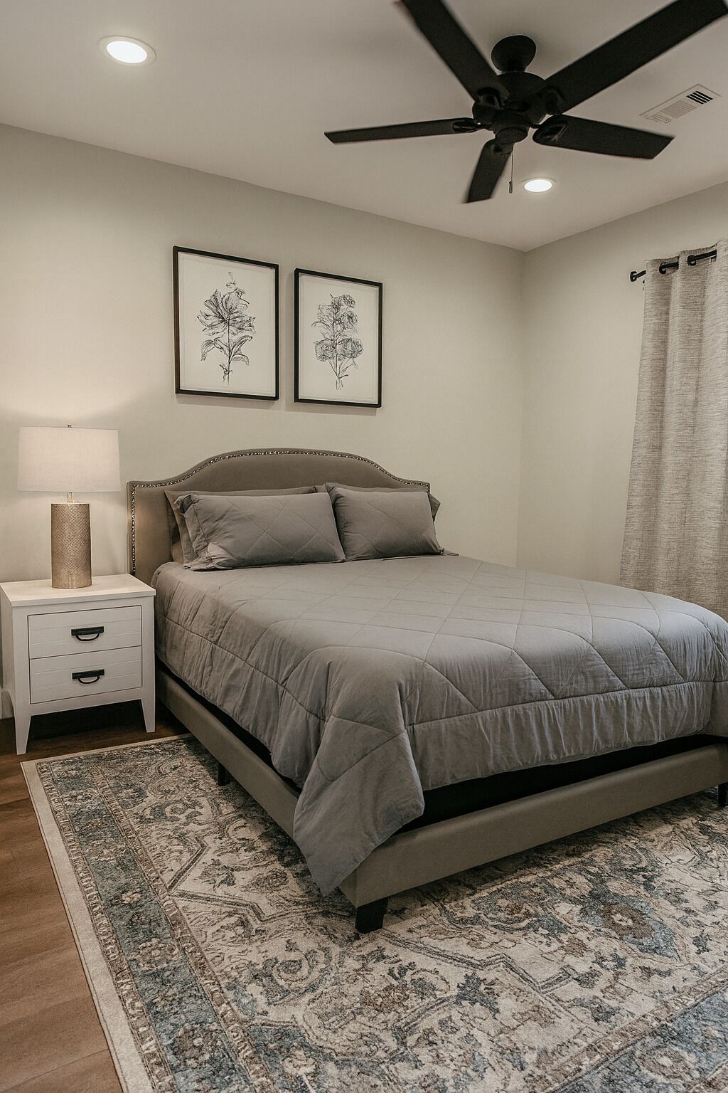 Iron/ironing board, Internet, bed sheets