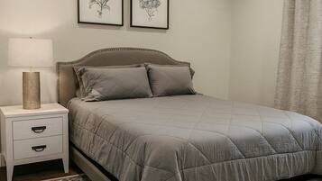 Iron/ironing board, Internet, bed sheets