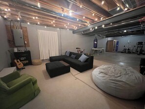 Smart TV - Spacious 4B centrally located bet. Villanova & Newtown Sq -5 miles to Aronimink! (Broomall)