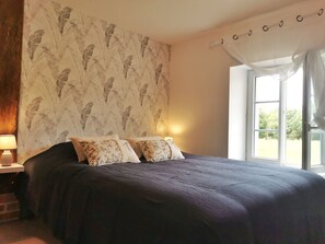 3 bedrooms, iron/ironing board, WiFi, bed sheets - "Les Perdrix" country gite (Châtres-sur-Cher)