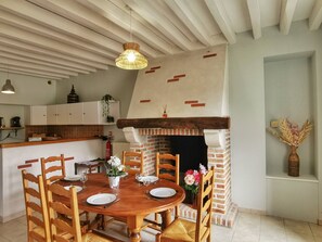 Dining - "Les Perdrix" country gite (Châtres-sur-Cher)