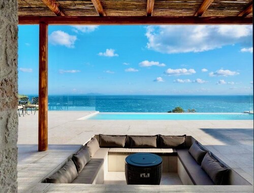 Villa Aqua Terra, a luxurious seafront villa on Kefalonia