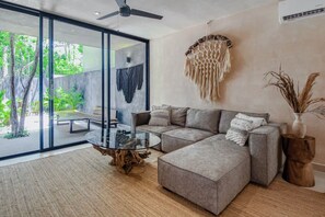 Smart TV - Quiet bohemian villa and pool in peaceful Tulum 3-bed, 3.5 bath (Tulum)