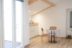 Dining - Lovely studio with modern comforts and exceptional view (Calvi)